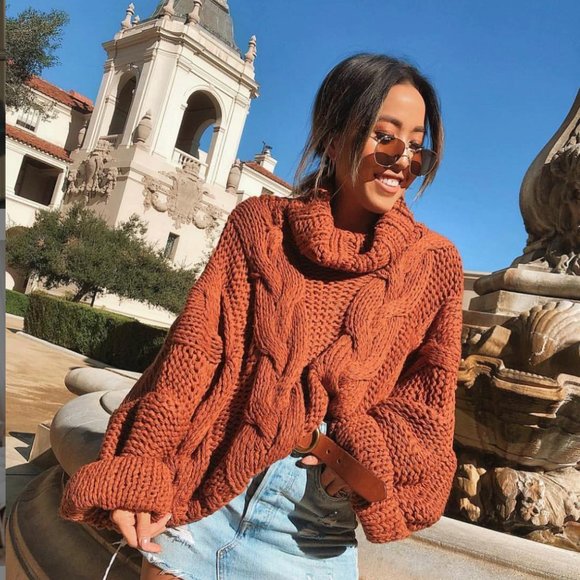 Cropped Turtleneck Sweater - Picture 2 of 4